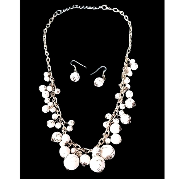 Vintage Silver Faux Pearl Cluster Gold Drizzle Timeless Bauble Necklace Set - Picture 2 of 10